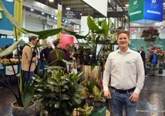 Ramon Zwinkels with Esperit, who occupied a remarkable booth: standing one meter wide and 10 meters or so long, a thin line of tropical forest decorated the hall.